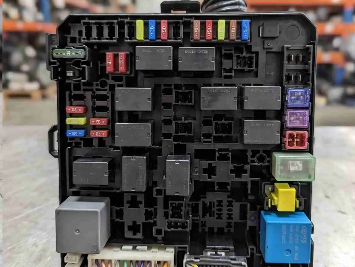 Mitsubishi Lancer Engine Fuse Box for Sale | Used OEM CY/CZ Generation 12 Circuit - Image 4
