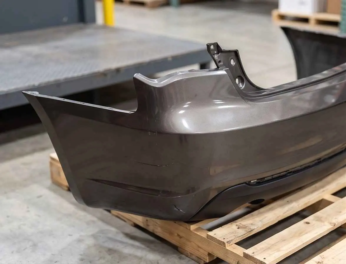 Chrysler 200 Bumper Assembly Inc Cover Rear for Sale | Used Rear Cover and Main Assembly - Image 2
